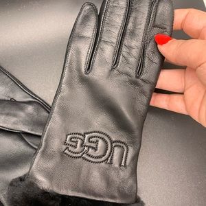 UGG Shearling-Trim Leather Gloves (Black) *Large.